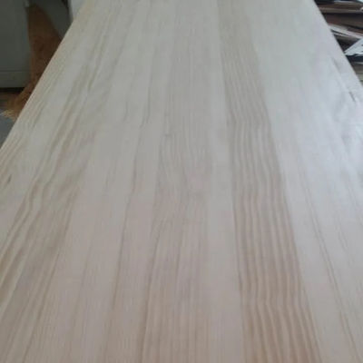 Tavola di pino solido personalizzabile in finitura naturale o sbiancata per le vostre esigenze