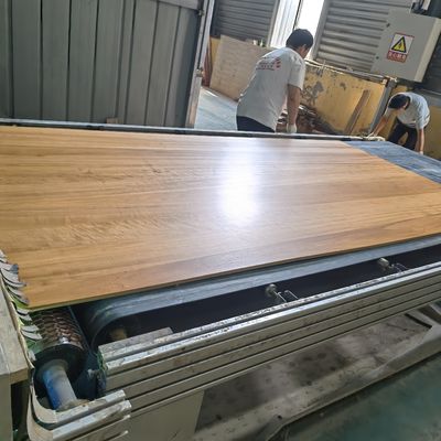 Tavola di pioppo con rivestimento UV ad alto lucido con certificazione FSC e contenuto di umidità 8%-12%