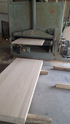 Tavola di legno di pino per officina Tavola di pino solida personalizzabile con densità 480-550 kg/m3