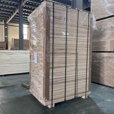 2440x1220 o personalizzato E0 Colla di legno massello Tavolo di pioppo di grado AA Dimensioni personalizzate