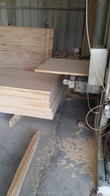 Tavola di legno di pino massello personalizzabile con stile di design tradizionale e grado di legno AB