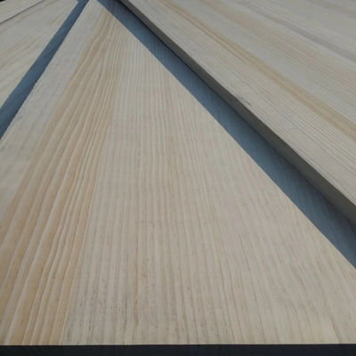 Tavola di legno di pino massello personalizzabile con tenore di umidità 8-12% e consistenza naturale
