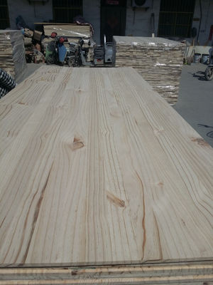 Tavola di legno di pino naturale o sbiancato di qualità BC