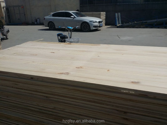 Tavola di legno di pino naturale o sbiancato di qualità BC