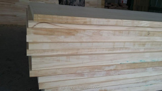 Tavola di legno di pino massello personalizzabile con consistenza naturale e colla ambientale E0/E1