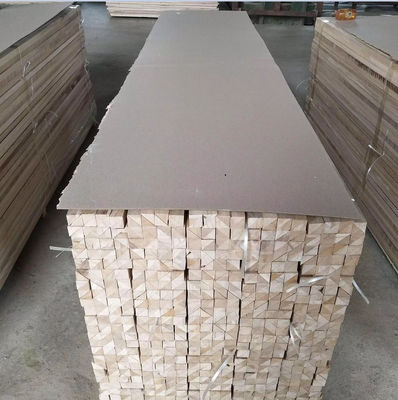 Paulownia Batten Triangolo quadrato Camfer Striscia di legno con capacità di soluzione di progetto
