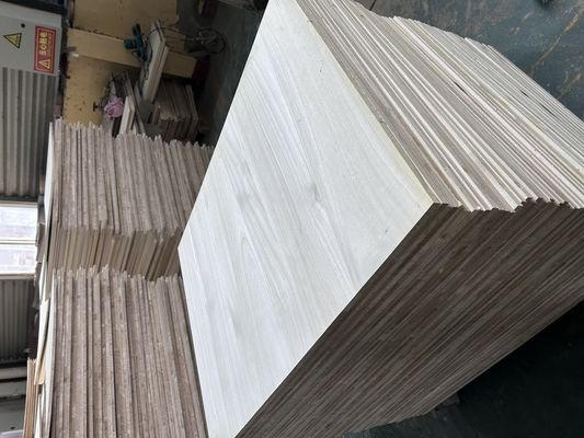Tavolo da tavolo in legno di taglia personalizzata con pannello di paolownia sbiancato e taglia 2440x1220 o 1200x600