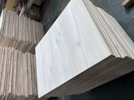 AA Pannello di legno di Paulownia Chinese Paulownia 2440x1220 o 1200x600 o personalizzato