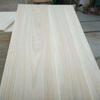 Prezzi del legname di paulownia liscio sabbiato per le necessità di decorazione della casa in colore naturale