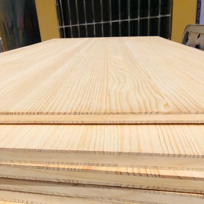 Pannelli di legno di pino di finitura naturale o sbiancata per 2440x1220 o dimensioni personalizzate