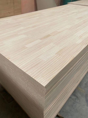 Pannelli di legno di pino di finitura naturale o sbiancata per 2440x1220 o dimensioni personalizzate