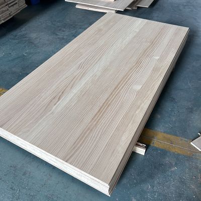 Contenuto di umidità 8-12% Stile tradizionale Tavole di legno di pino massello per Tavole di legno massello