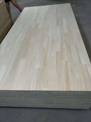 1200*2400MM Dimensioni personalizzate Finger Jointed Pine Wood Board per interni contemporanei