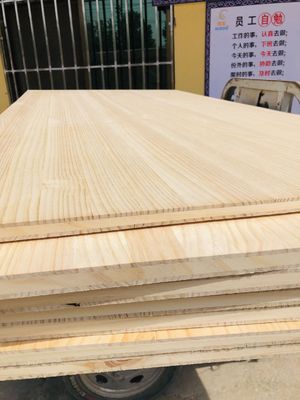 480-550 kg/m3 Tavola di pino radiata a tre strati Materiale di legno massello per altri Capacità di soluzione di progetto