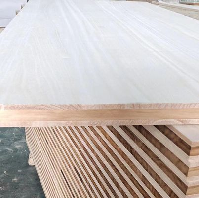 480-550 kg/m3 Tavola di pino radiata a tre strati Materiale di legno massello per altri Capacità di soluzione di progetto
