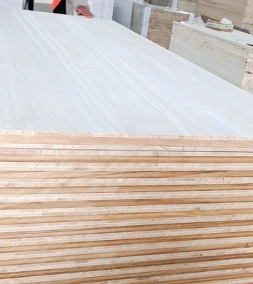 480-550 kg/m3 Tavola di pino radiata a tre strati Materiale di legno massello per altri Capacità di soluzione di progetto