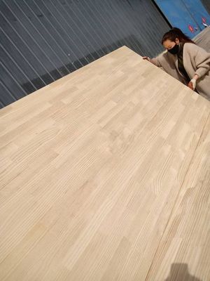 Radiata Pine Wood Finger Joint Timber Boards for Indoor Project Solution Capacity (Sollezioni per progetti interni)