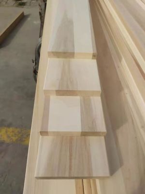 Pannelli di legno massello di colore naturale o sbiancato