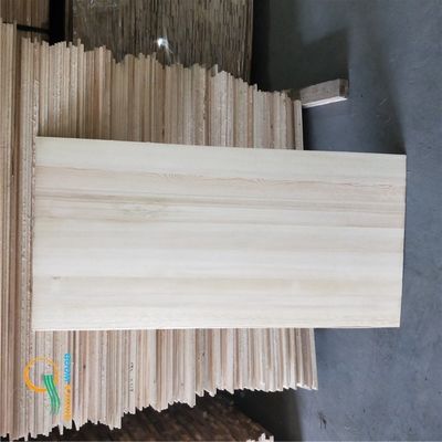 Mobili in legno di pino con densità 480-550 kg/m3 e contenuto di umidità 8%-12%