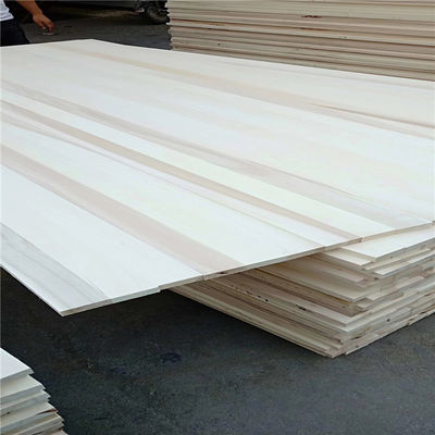 Pannelli di legno massello di colore naturale o sbiancato