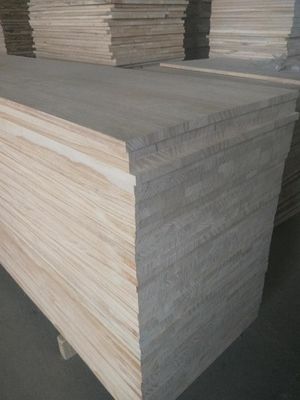 Laboratorio Pino essenziale di legno con spessore personalizzabile da 3 mm a 50 mm