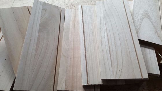 Edilizia Arredamento edilizio paulownia Tavola di legno massello con densità di 300 kg/m3