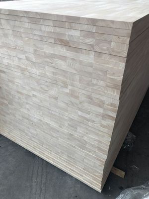 Fabbricazione a base di legno di gomma pulito e finito con alta densità di 730-830 kg/mq