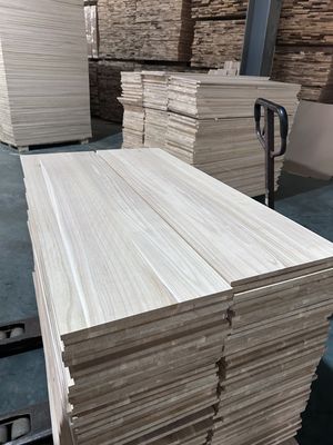 8%-12% Contenuto di umidità Tavola di legno di paolownia per la produzione di mobili in Australia