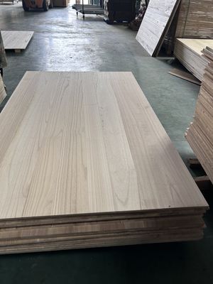 Contenuto di umidità 8%-12% Moderno stile di design Legno Paulownia per il mercato dei materiali funerari