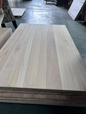 Tavola di legno massello di paolownia naturale di grado AB o ABC con finitura di legno naturale sbiancata