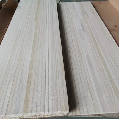 280-300 kg/cbm Densità Palle di legno di paolownia Palle di legno per colla ambientale E0/E1