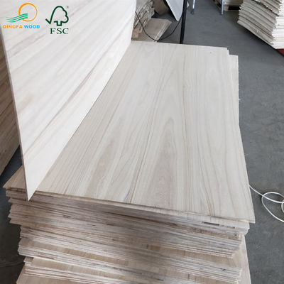 Legno liscio sabbiato di paolownia per il ritorno e la sostituzione