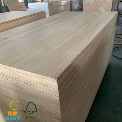 Legno liscio sabbiato di paolownia per il ritorno e la sostituzione