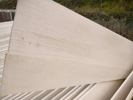 Fabbricazione a base di legno massello con superficie liscia e levigata