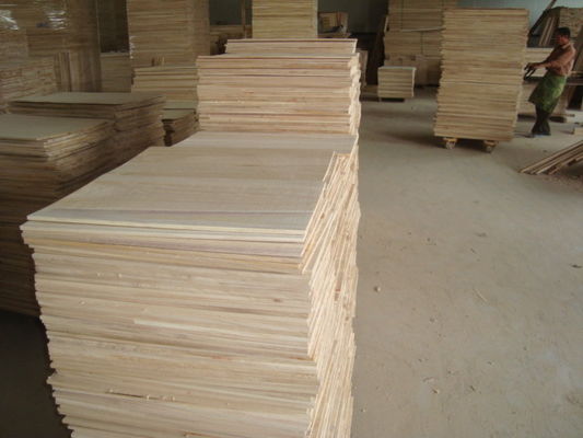 Legno massello di paolognia di grado BC per fogli di paolognia naturali o sbiancati